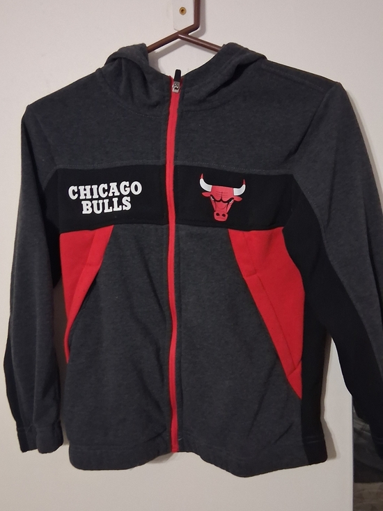 NBA Other - NBA Chicago Bulls Youth Charcoal & Red Zip Hoodie
